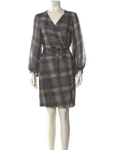 Pre-owned Diane Von Furstenberg Silk Knee-length Dress In Black