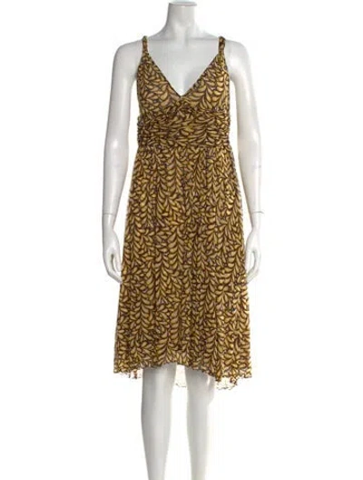 Pre-owned Diane Von Furstenberg Silk Knee-length Dress In Gold