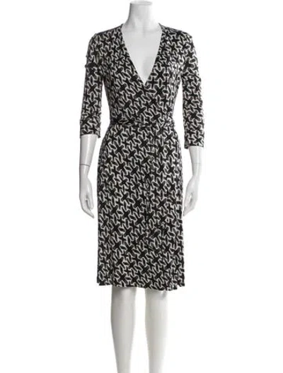 Pre-owned Diane Von Furstenberg Silk Printed Robe In Black