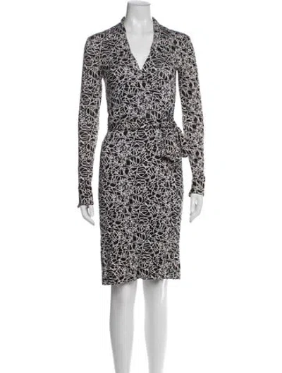 Pre-owned Diane Von Furstenberg Silk Printed Robe In Black