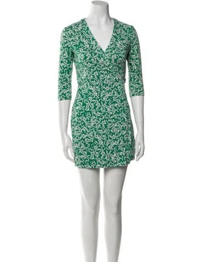 Pre-owned Diane Von Furstenberg Silk Printed Robe In Green