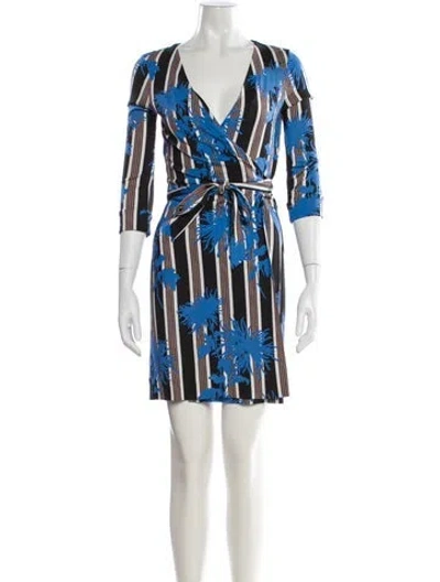 Pre-owned Diane Von Furstenberg Silk Striped Robe In Blue
