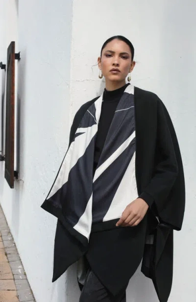Diarrablu Amy Reversible Poncho In Fama Noir