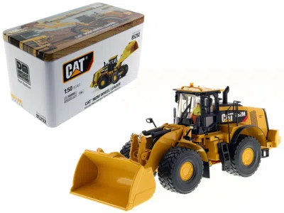 Diecast Masters Cat Caterpillar 982m Wheel Loader With Operator "high Line Series" 1/50 Diecast Model By Diecast Mas