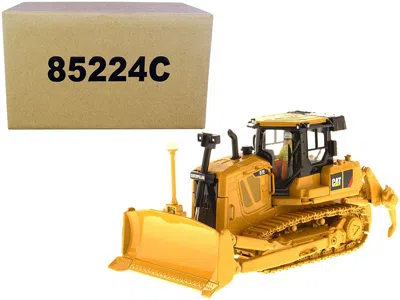 Diecast Masters Cat Caterpillar D7e Track Type Tractor With Electric Drive With Operator "core Classics Series" 1/50