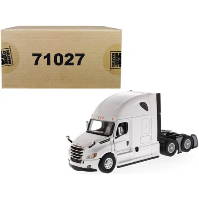 Diecast Masters Freightliner New Cascadia Sleeper Cab Truck Tractor 1 By 50 Diecast Model Pearl White