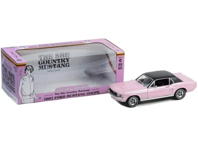 Diecast Model Greenlight 1967 Ford Mustang Coupe Evening Orchid Pink Metallic With Black Top "she Country Special - Bill Good