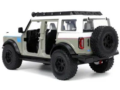Diecast Model Jada 2021 Ford Bronco Gray And White With Matt Black Hood With Roof Rack "m2 Motoring" "just Trucks" Seri In Multi