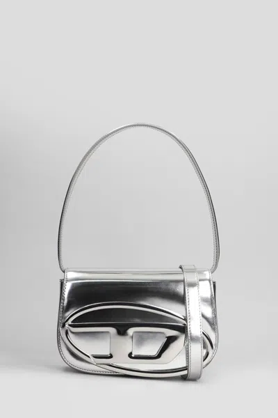 Diesel 1 Dr Shoulder Bag In Silver Leather