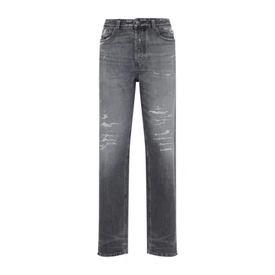 Diesel 1988 D-ark L.32 Jeans In Gray