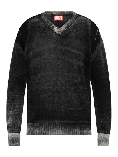 DIESEL SUÉTER CON ESCOTE BARCO - NEGRO