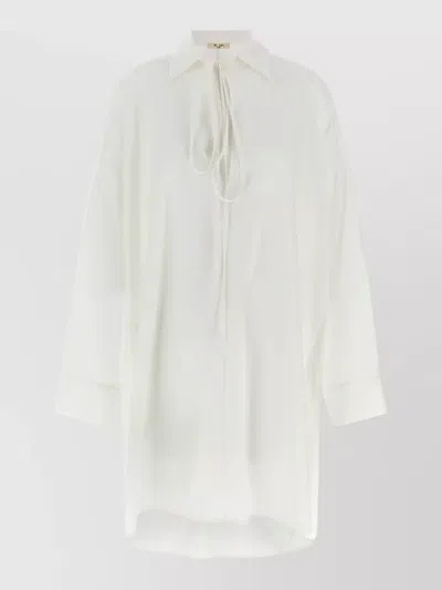 Di.la3 Pari' Long Shirt Collar And Tie Detail In White