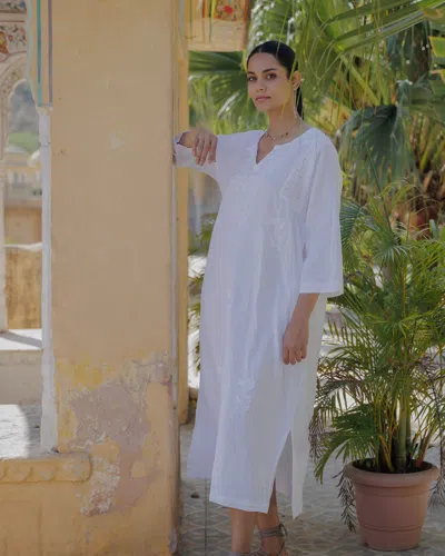 Dilli Grey Women's Chikankari-embroidered Kaftan In Jasmine White