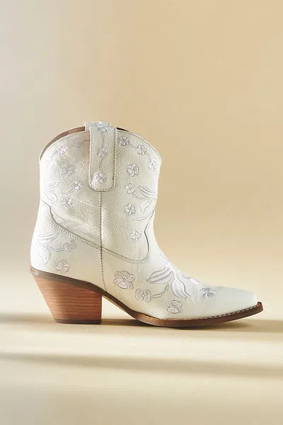 Dingo 1969 Sweetheart Booties In White