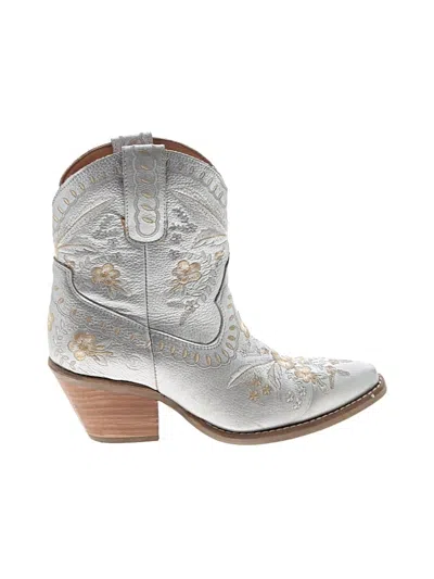 Pre-owned Dingo Ankle Boots In Silver