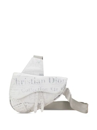 Pre-owned Dior 2019 Daniel Arsham Newspaper Print Saddle Crossbody Bag In ホワイト