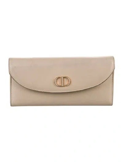 Pre-owned Dior 2023 30 Montaigne Continental Wallet In Neutral