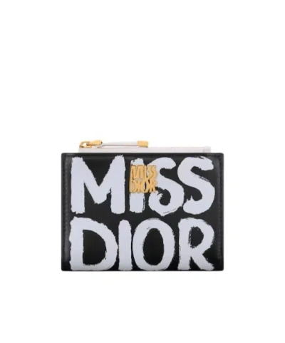 【DIOR】Miss Dior Dahlia ウォレット Dior Caro Dahlia Wallet Black Supple Cannage Calfskin | DIOR