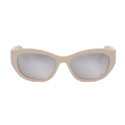 Dior Eyewear Butterfly In Beige