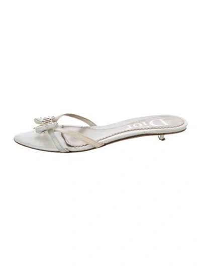 Pre-owned Dior Leather Bow Accents Slides In White