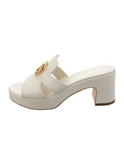 Pre-owned Dior Leather Cutout Accent Slides In Neutral