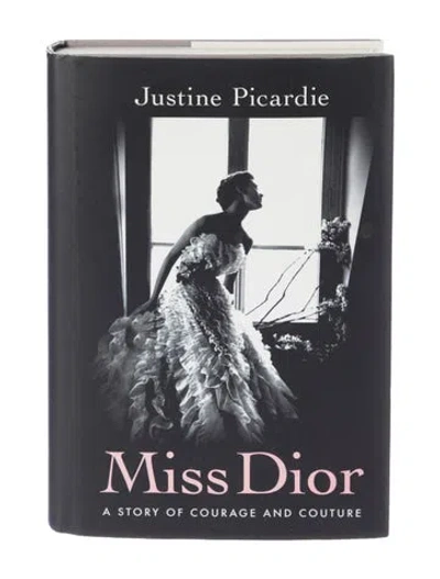 Pre-owned Dior Miss : A Story Of Courage And Couture In Black