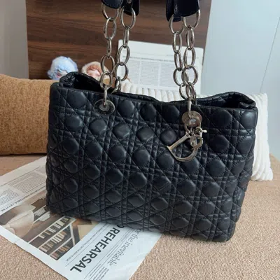 Dior Women Pre-loved Bag Very Good Condition In Black