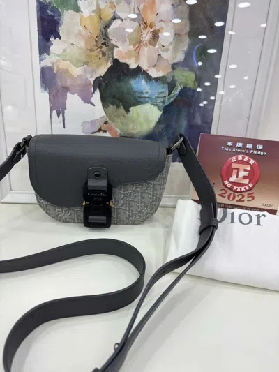 Dior Women Pre-loved Bag Very Good Condition In Gray