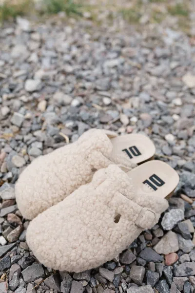 Dirty Laundry Women's Magnolia Clogs In Cream In Multi