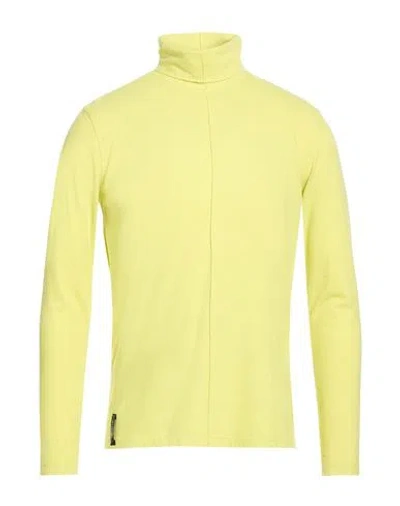 Distretto 12 Man T-shirt Lime Green Size 40 Cotton, Elastane