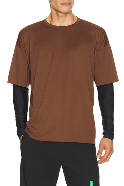 District Vision Compression Boxy Training Tee In Brown