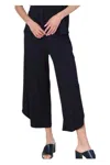 Diverse Group Breathable Bamboo Capri Pants In Black In Black