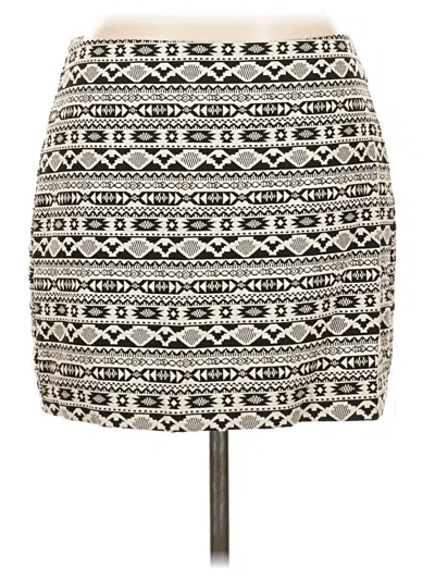 Pre-owned Divided By H&m Casual Skirt In White