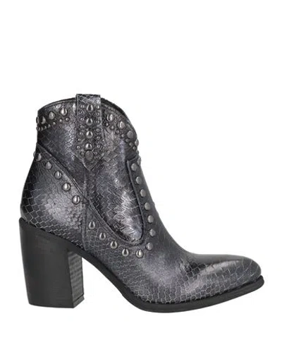 Divine Follie Woman Ankle Boots Black Size 8 Leather