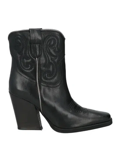 Divine Follie Woman Ankle Boots Black Size 8 Leather