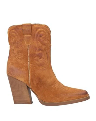 Divine Follie Woman Ankle Boots Camel Size 8 Leather In Brown