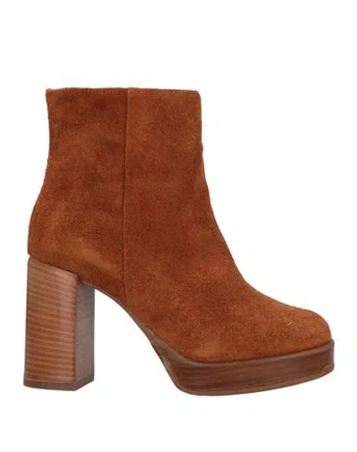 Divine Follie Woman Ankle Boots Camel Size 11 Soft Leather In Beige