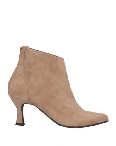 Divine Follie Woman Ankle Boots Light Brown Size 11 Goat Skin In Beige
