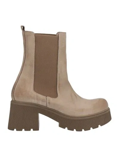 Divine Follie Woman Ankle Boots Dove Grey Size 11 Soft Leather