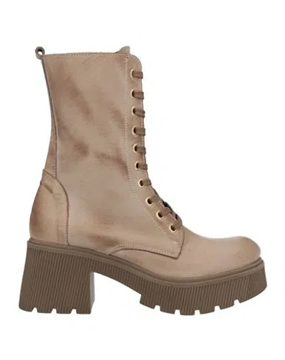 Divine Follie Woman Ankle Boots Dove Grey Size 11 Soft Leather