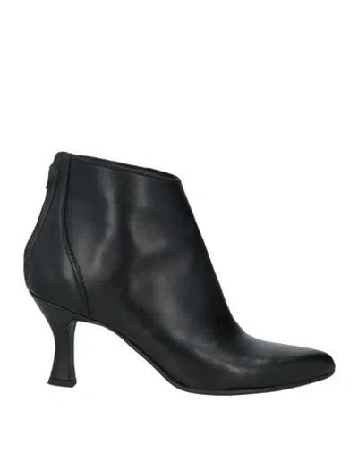 Dixie Woman Ankle Boots Black Size 7 Leather