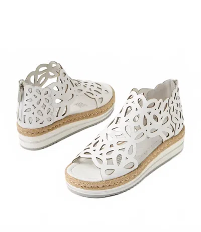 Django & Juliette Women's Adely Leather Sandals In White