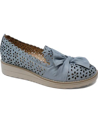 Django & Juliette Women's Omilla Slip-on In Denim-vanilla Sole Leather In Blue