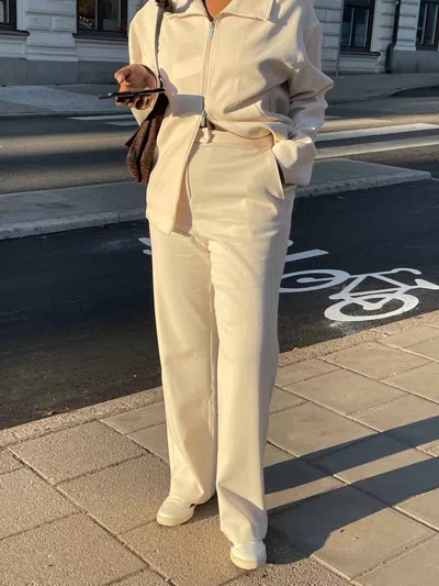 Djerf Avenue First Choice Pants Cream In White