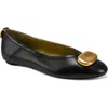 Dkny Aricela Flat In Black
