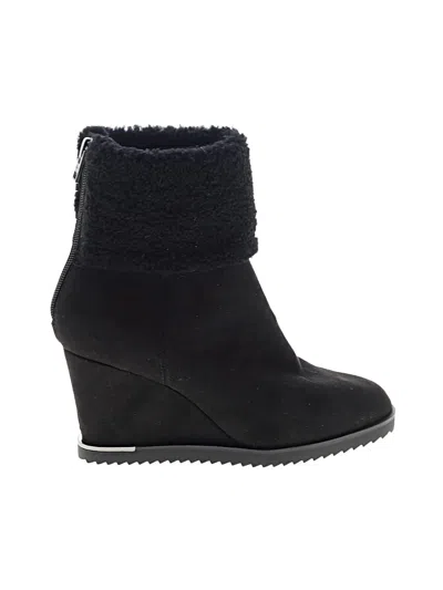 Pre-owned Dkny Boots In Black