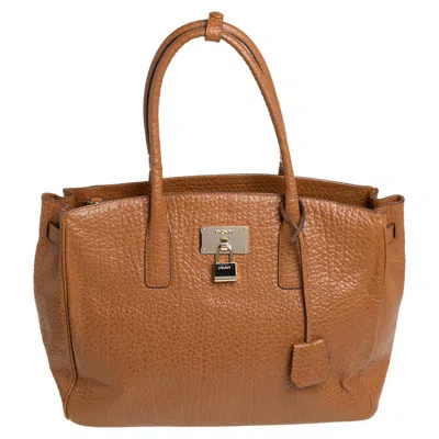 Pre-owned Dkny Caramel Brown Pebbled Leather Padlock Tote