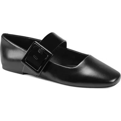 Dkny Deyvonn Flat In Black