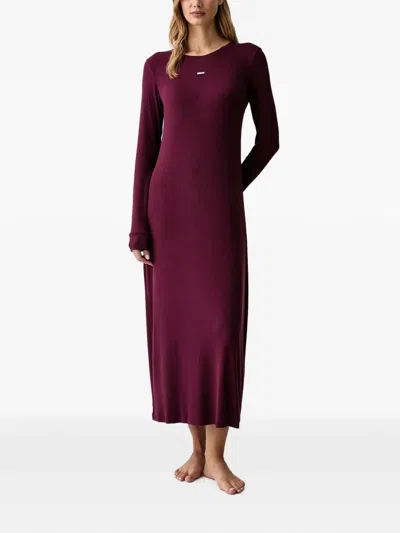 Dkny Ribbed Logo-patch Nightdress In Burgundy