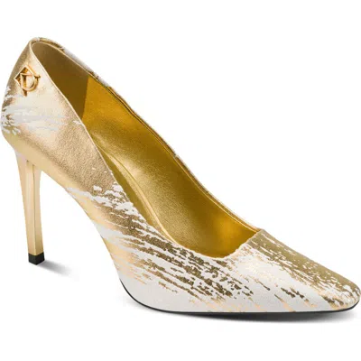 Dkny Savita Pump In Gold